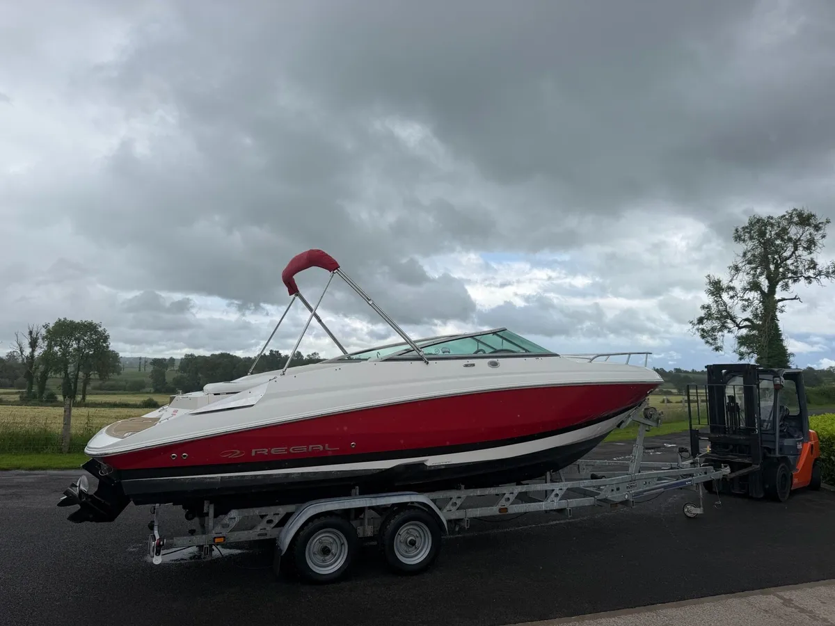 Regal 2250 boat sports cuddy cruiser - Image 2
