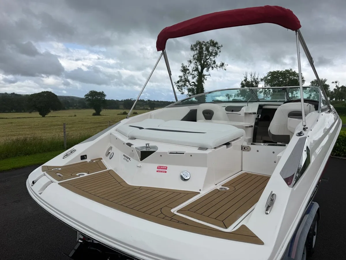 Regal 2250 boat sports cuddy cruiser - Image 3