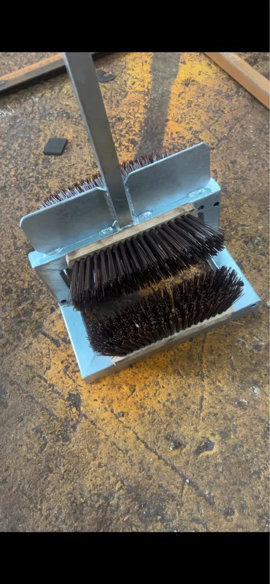 Mobile clothes lines and boot brushes - Image 4