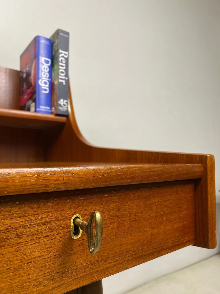 Desk - Image 4