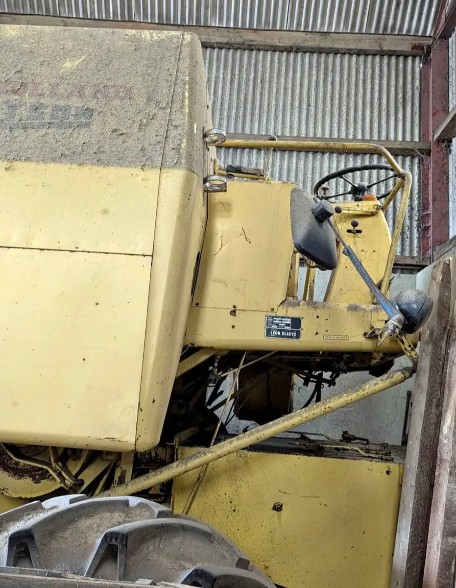 New holland combine harvester - Image 1