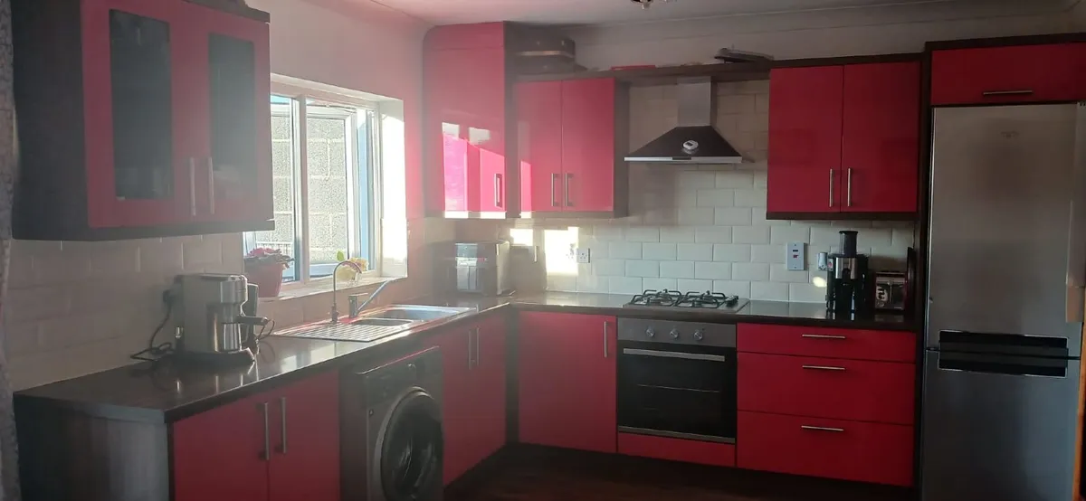 Kitchen furniture - Image 1