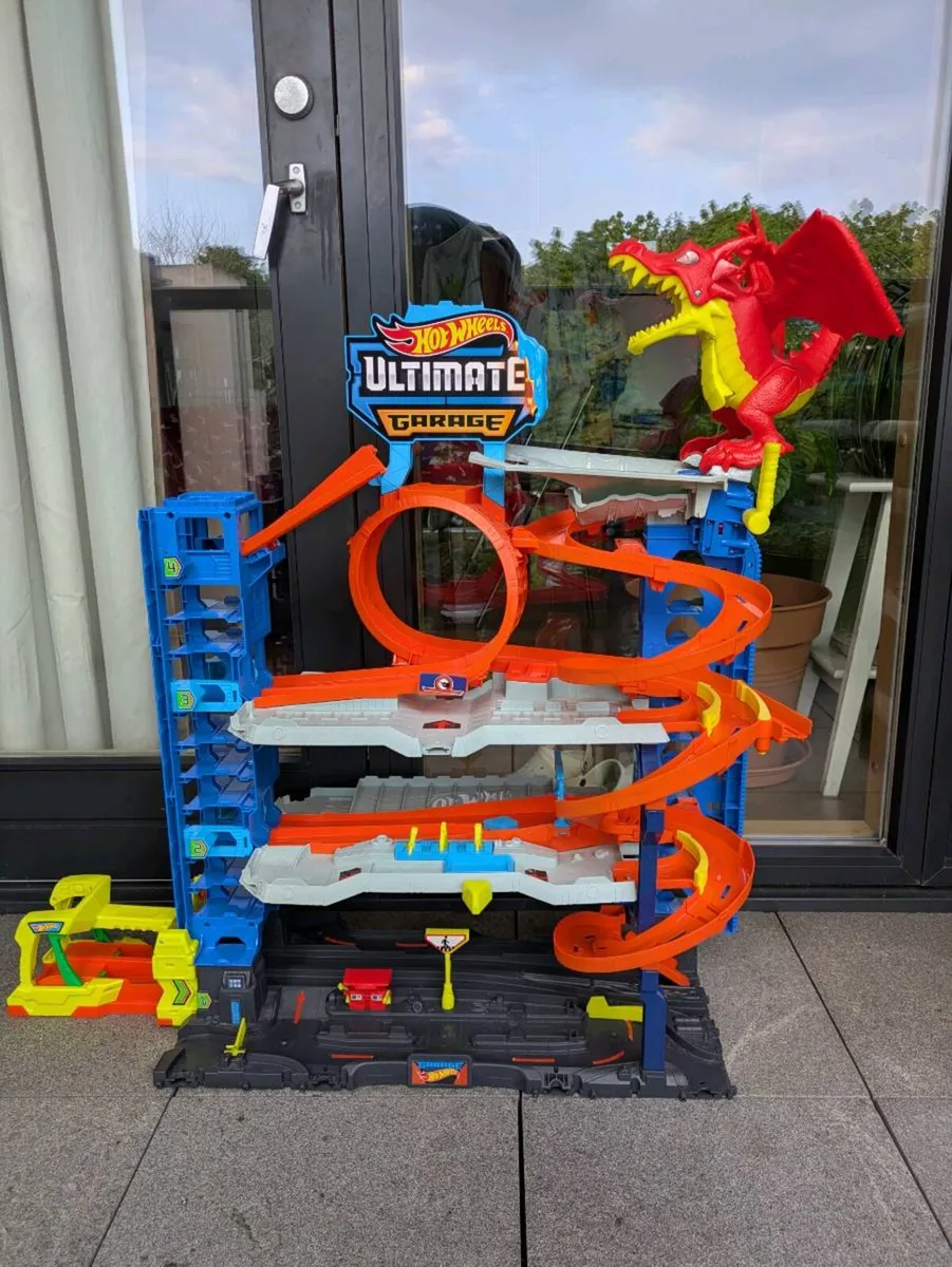 Hot Wheels City Let's Race Ultimate Garage Playset - Image 1