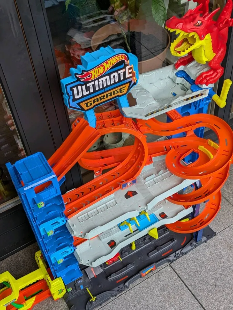 Hot Wheels City Let's Race Ultimate Garage Playset - Image 2