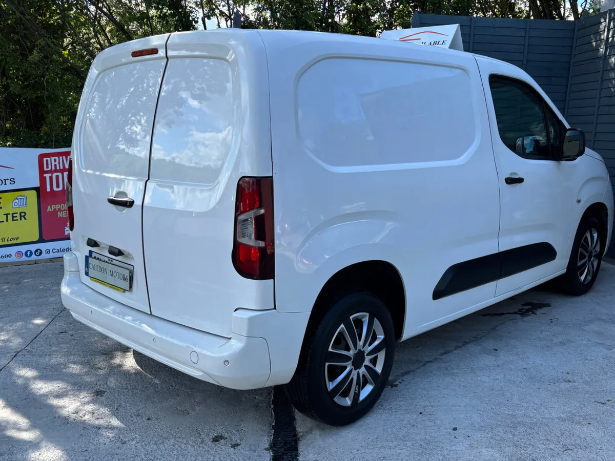 VAUXHALL COMBO-LOW KM-CVRT - Image 4