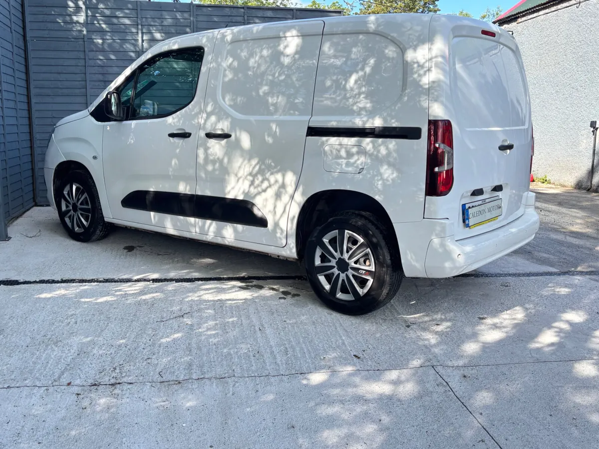 VAUXHALL COMBO-LOW KM-CVRT - Image 3