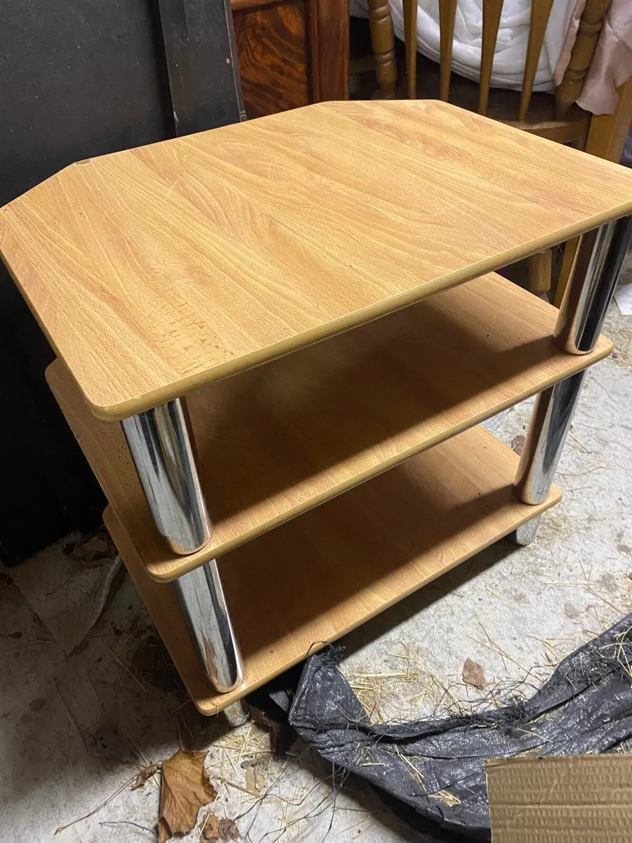 TV stand - Image 1