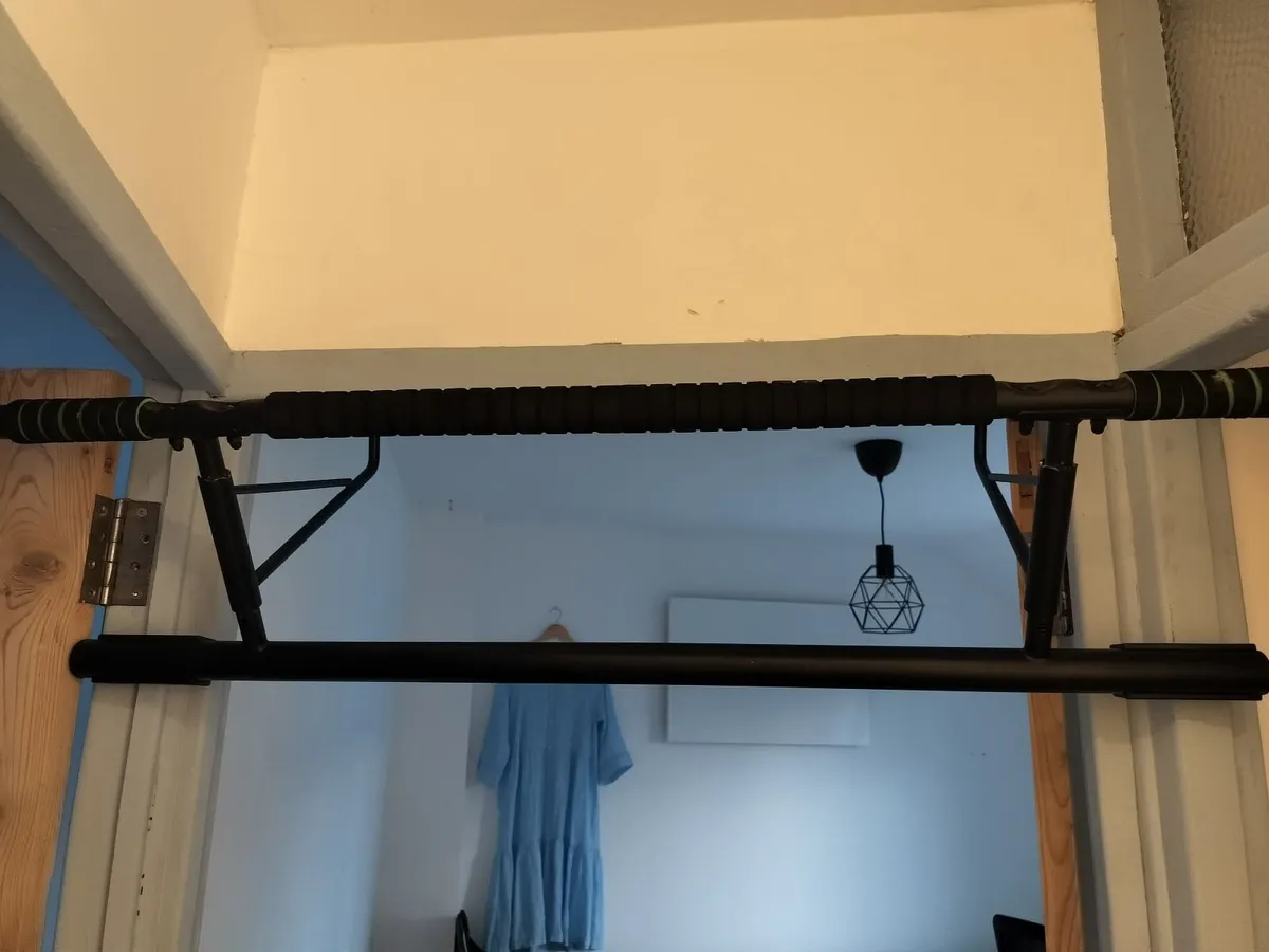 Doorframe Mounted Pull Up Bar - Image 1
