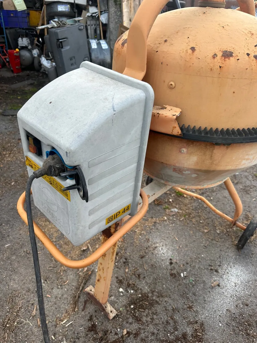 Electric cement mixer - Image 1