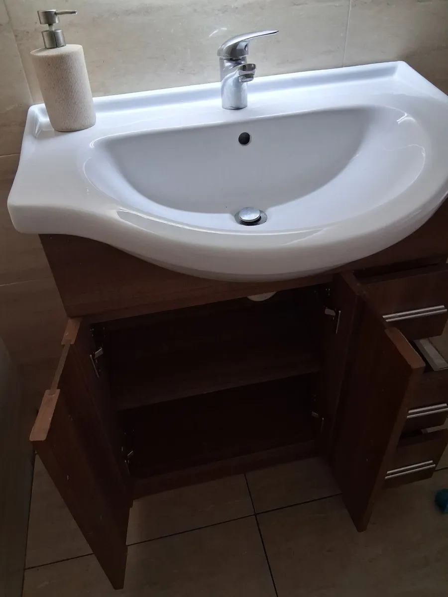 Bathroom vanity unit and lighted mirror - Image 1