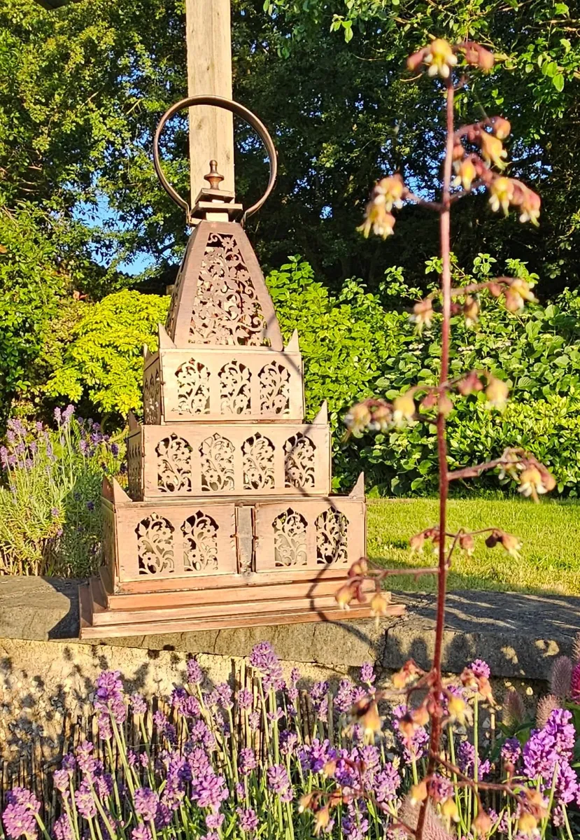 Pagoda lantern - Image 1