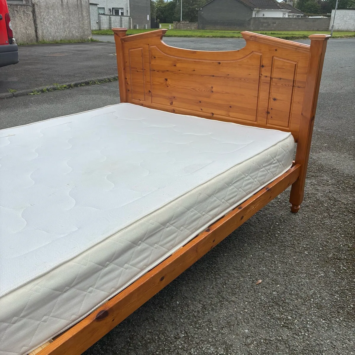 5ft King Solid Bed frame & Mattress - Image 4