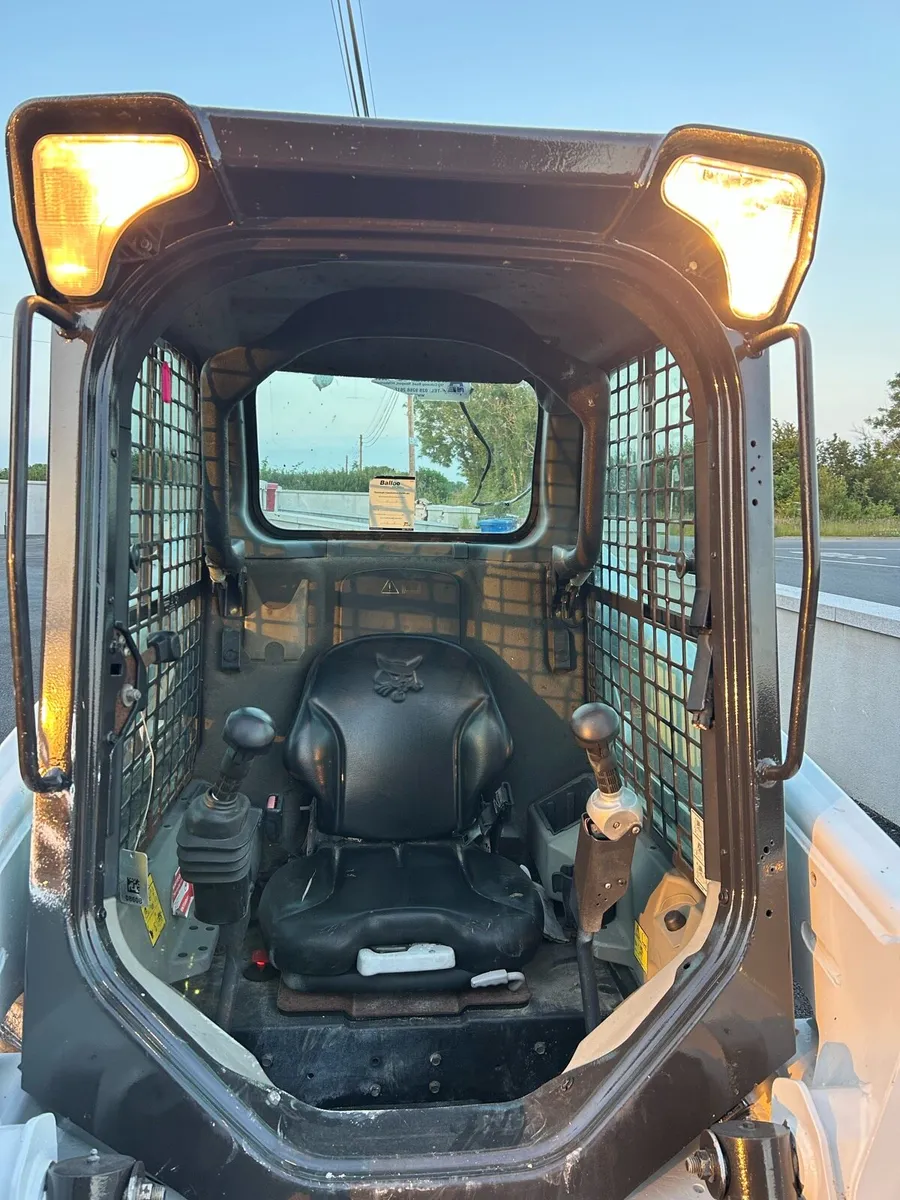 bobcat skidsteer (joystick controls) - Image 4