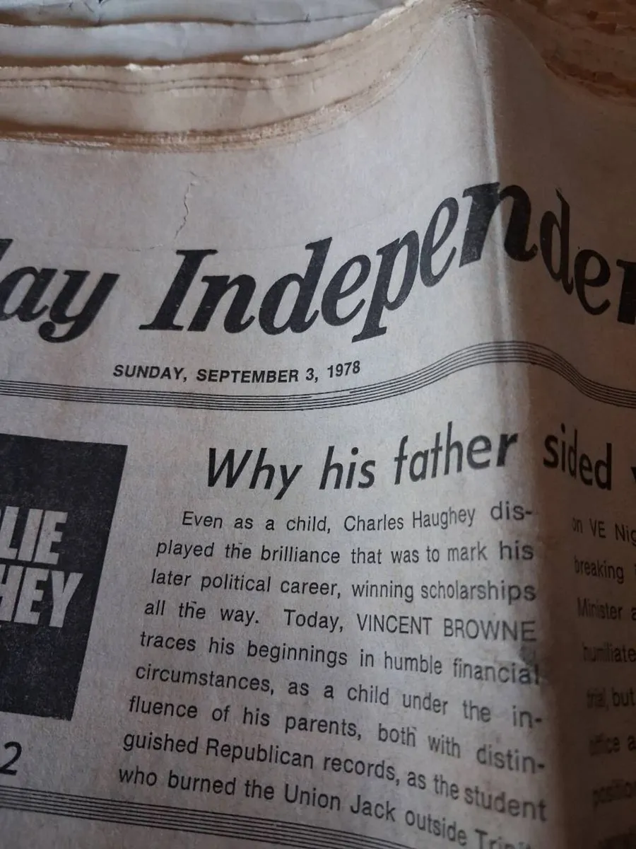 Old newspapers - Image 3