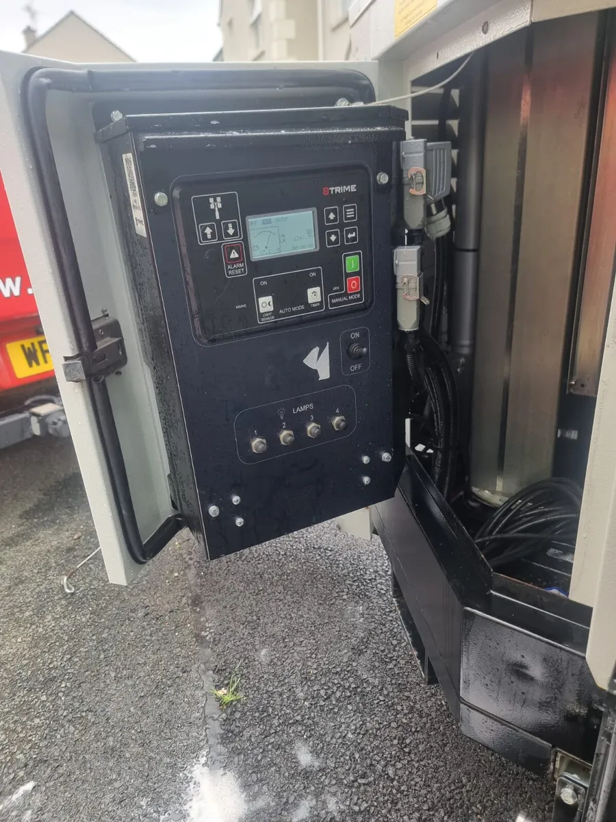2 x Trime X Solar Lighting Tower - Image 4