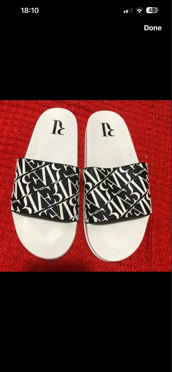 Mens river island flip flops size 7 €5 - Image 1
