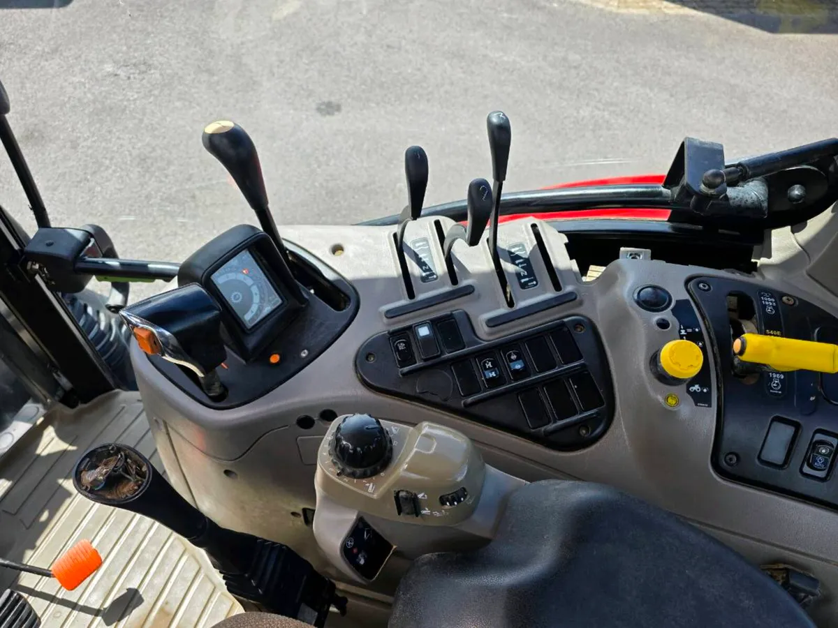 Case Maxxum 110 and loader - Image 4