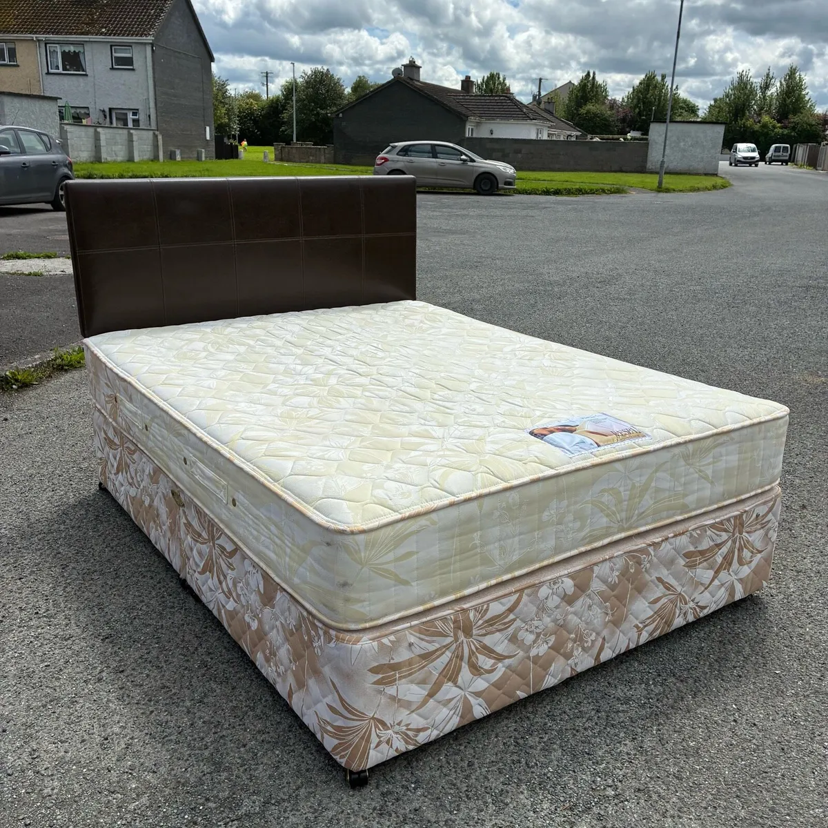 Respa 5ft king bed & leather headboard - Image 4
