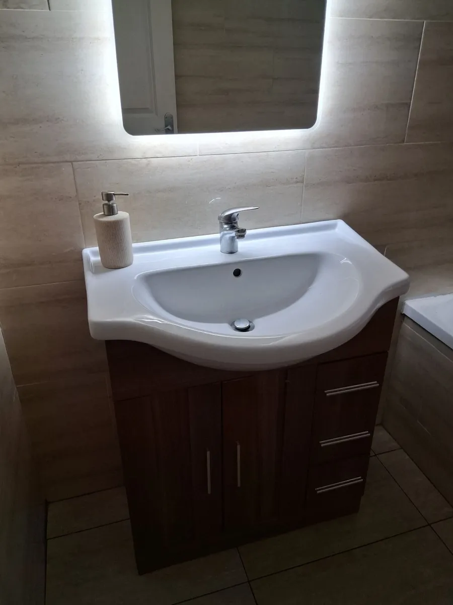 Bathroom vanity unit and lighted mirror - Image 2
