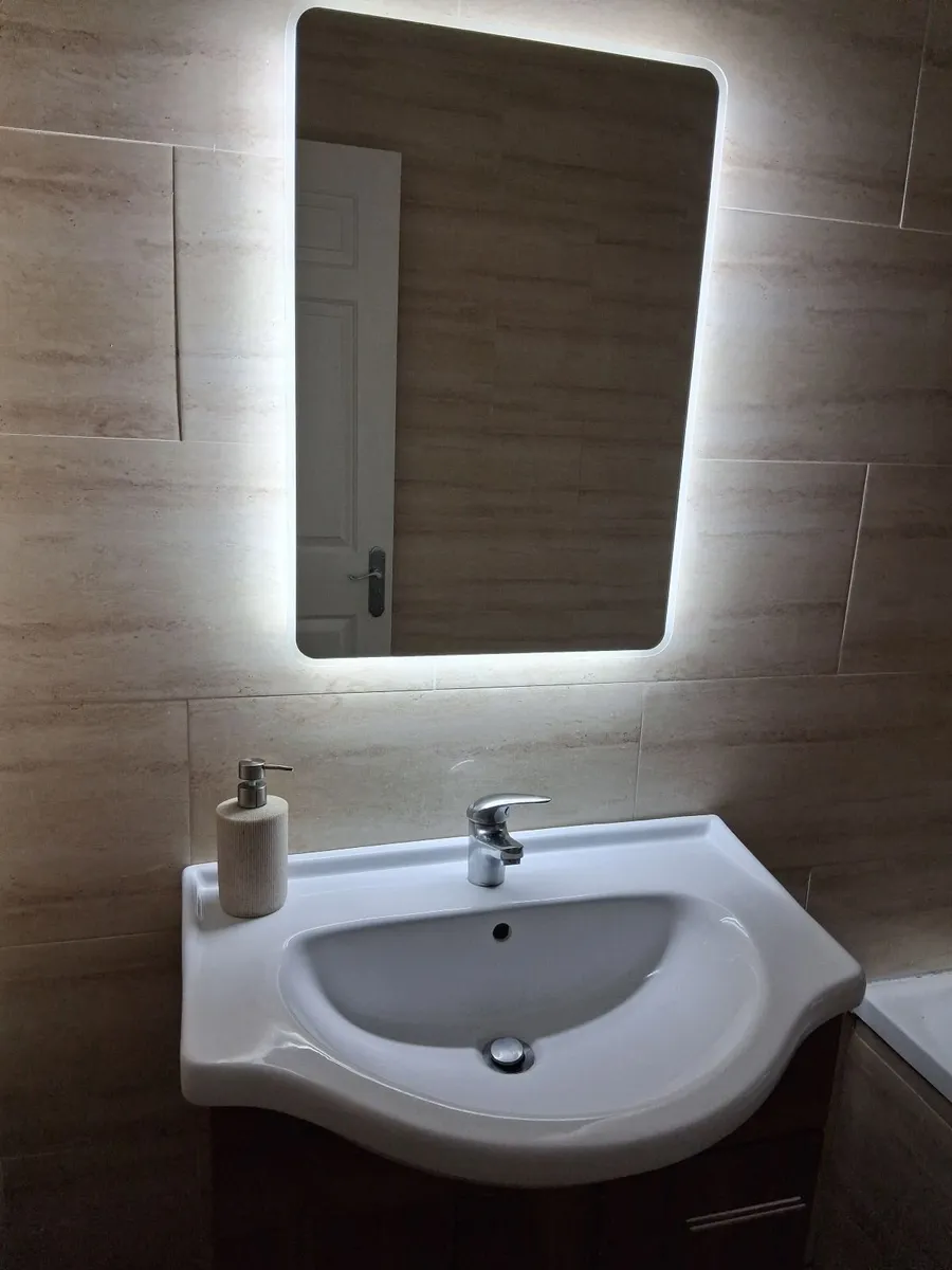 Bathroom vanity unit and lighted mirror - Image 3