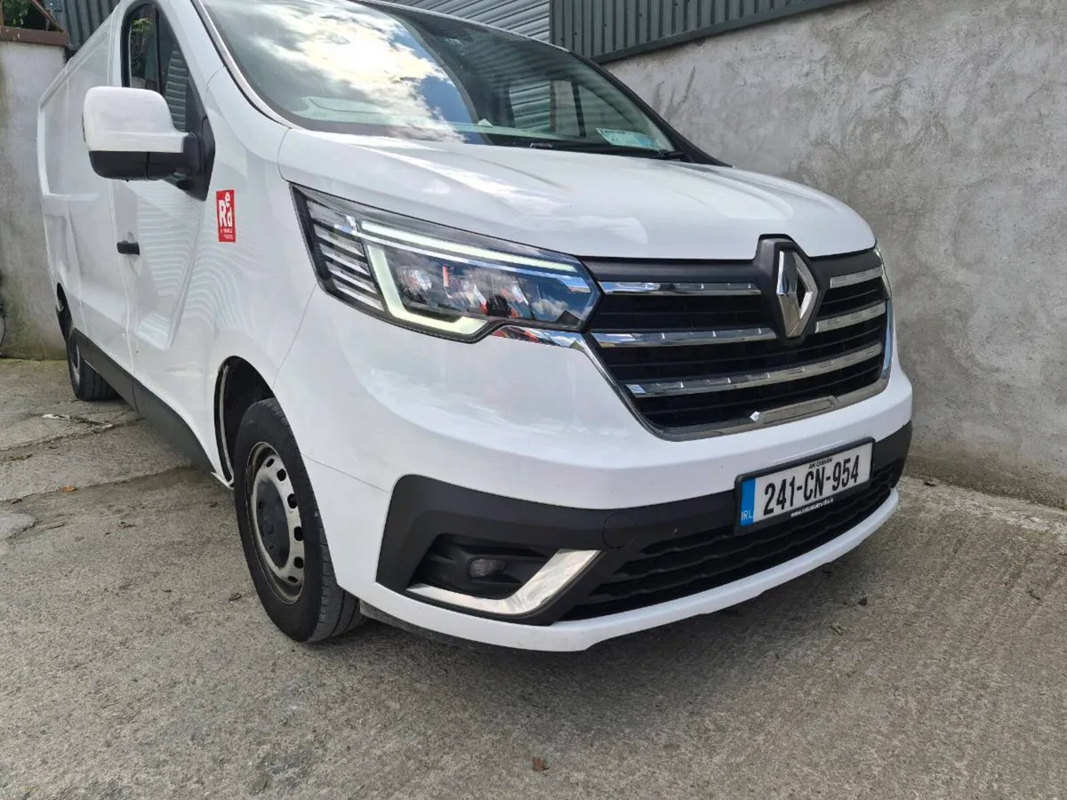 Renault Trafic RED LWB Diesel - Image 2