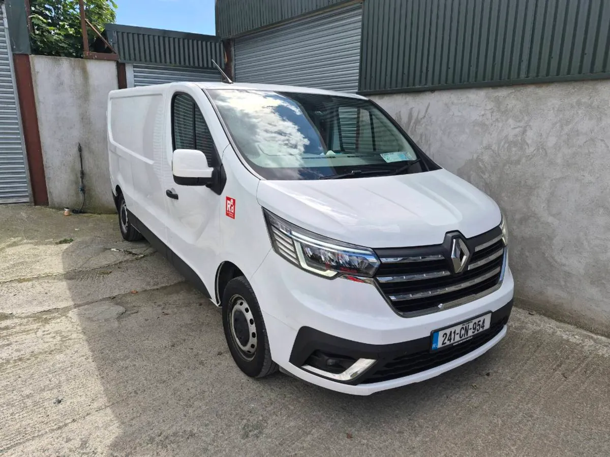 Renault Trafic RED LWB Diesel - Image 3