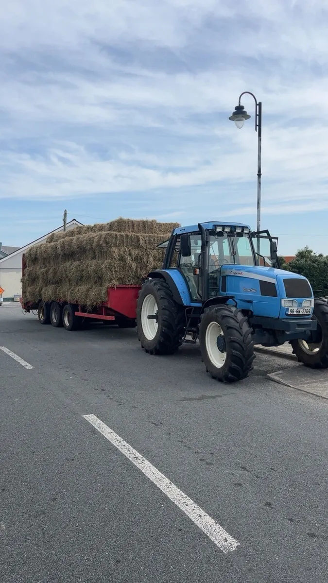 Square hay bales - Image 1