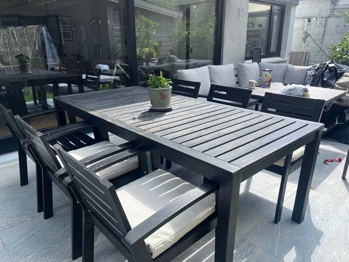 Outdoor table & chairs - Image 1