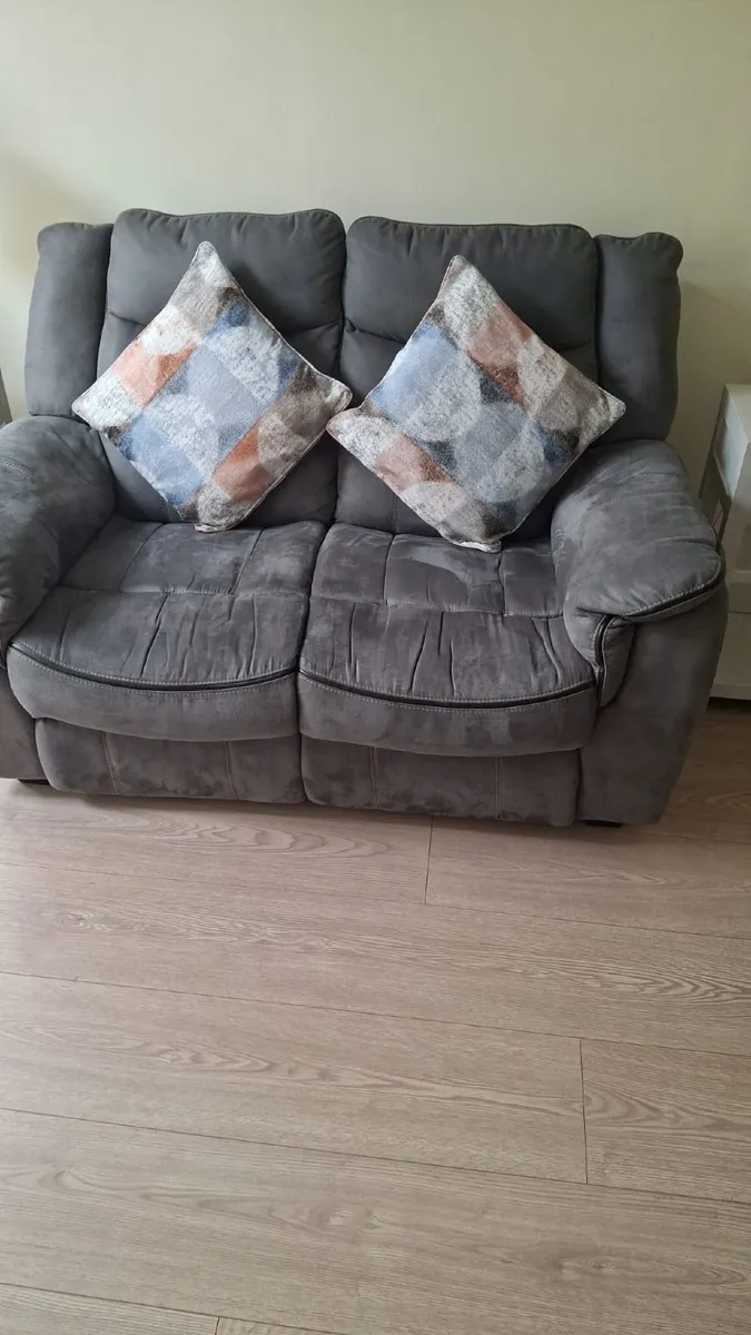 Suite of furniture - Image 2