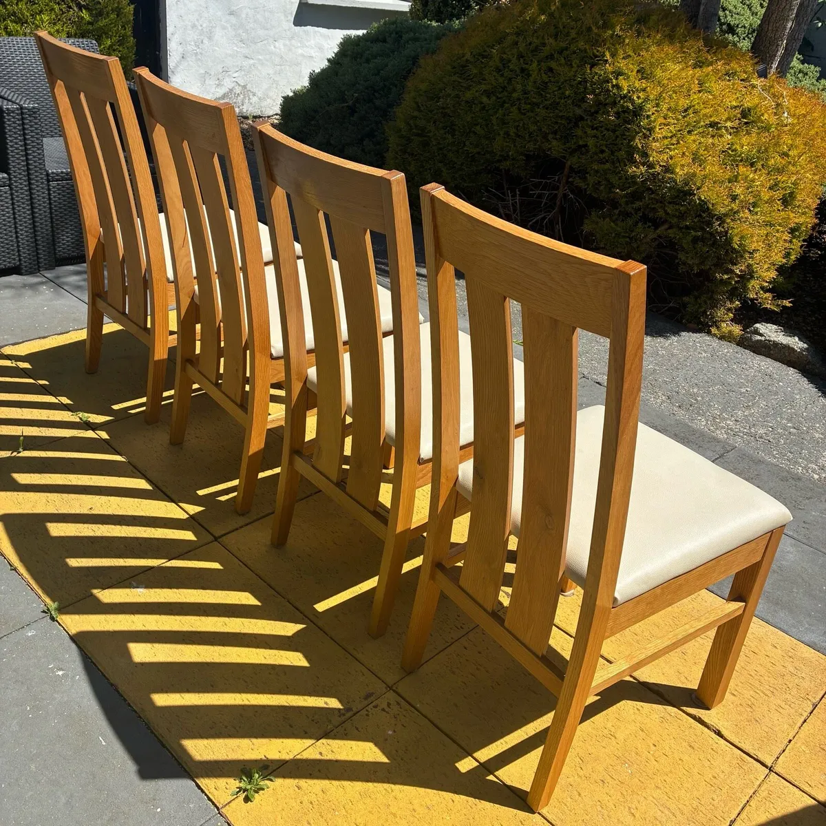 4 solid oak kitchen chairs leather seats - Image 4