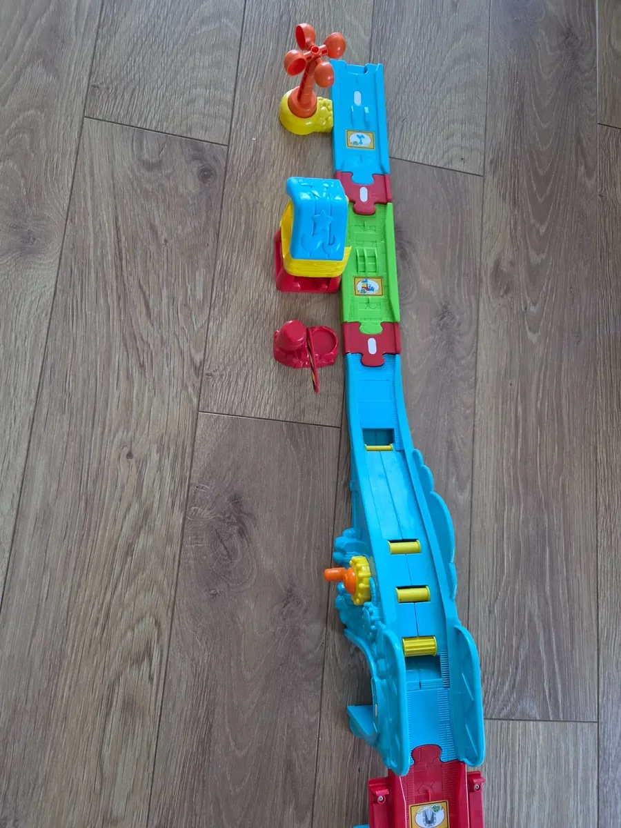 Vtech track with cars Toot toot drivers - Image 3