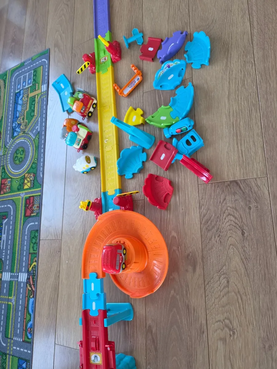 Vtech track with cars Toot toot drivers - Image 4