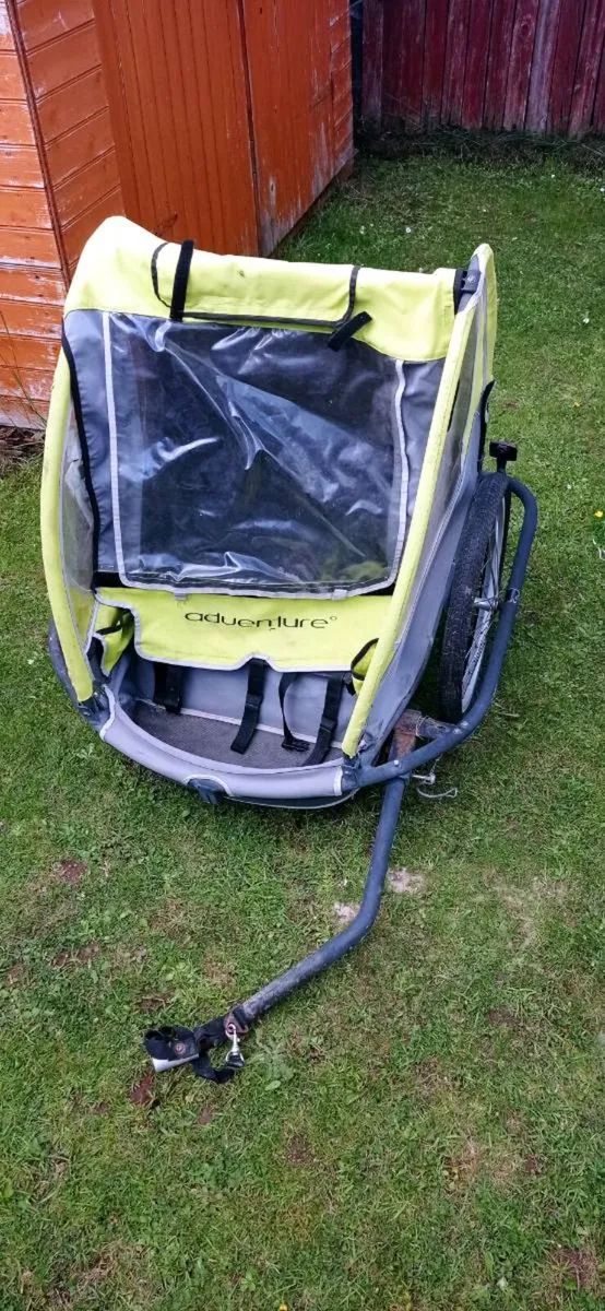 Children's bike trailer - Image 1