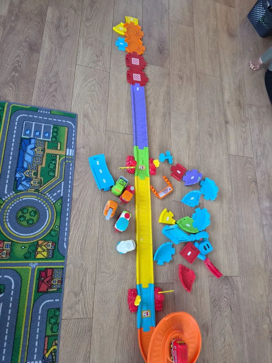Vtech track with cars Toot toot drivers - Image 2