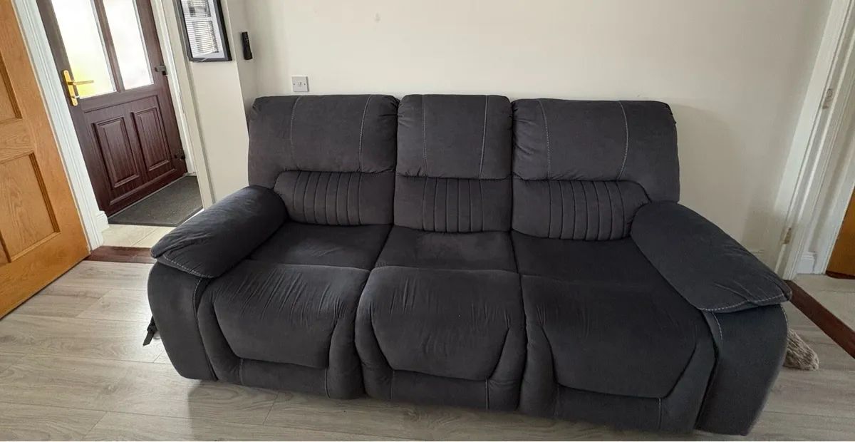 Recliner 3+2+1 - Image 1