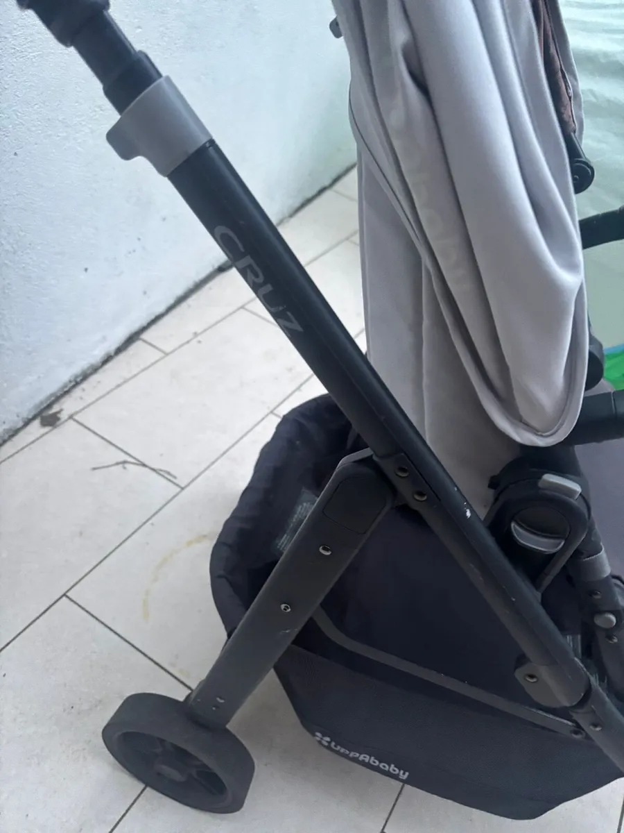 Uppa baby Cruz  buggy and buggy board - Image 4
