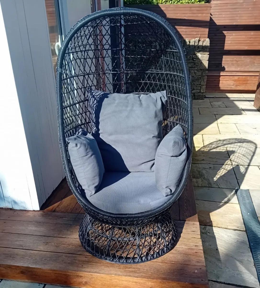 Swivel Cocoon Egg Chair Rattan Wicker Super Comfy - Image 1