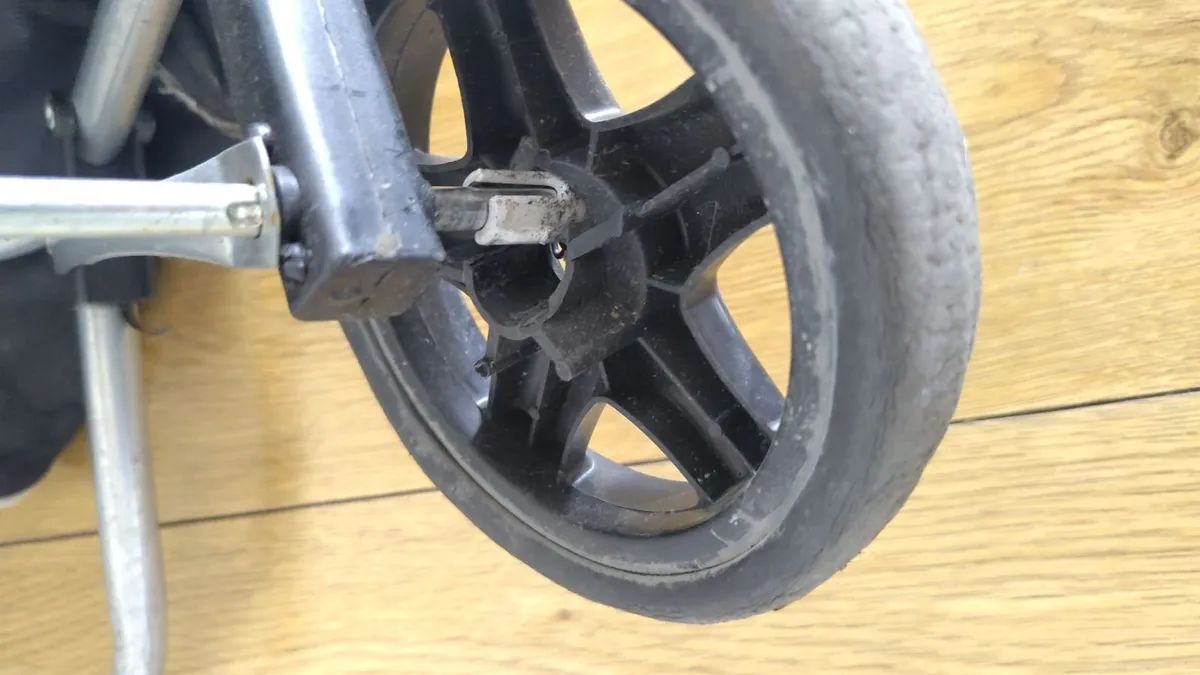 Shopping trolley (broken) - Image 2