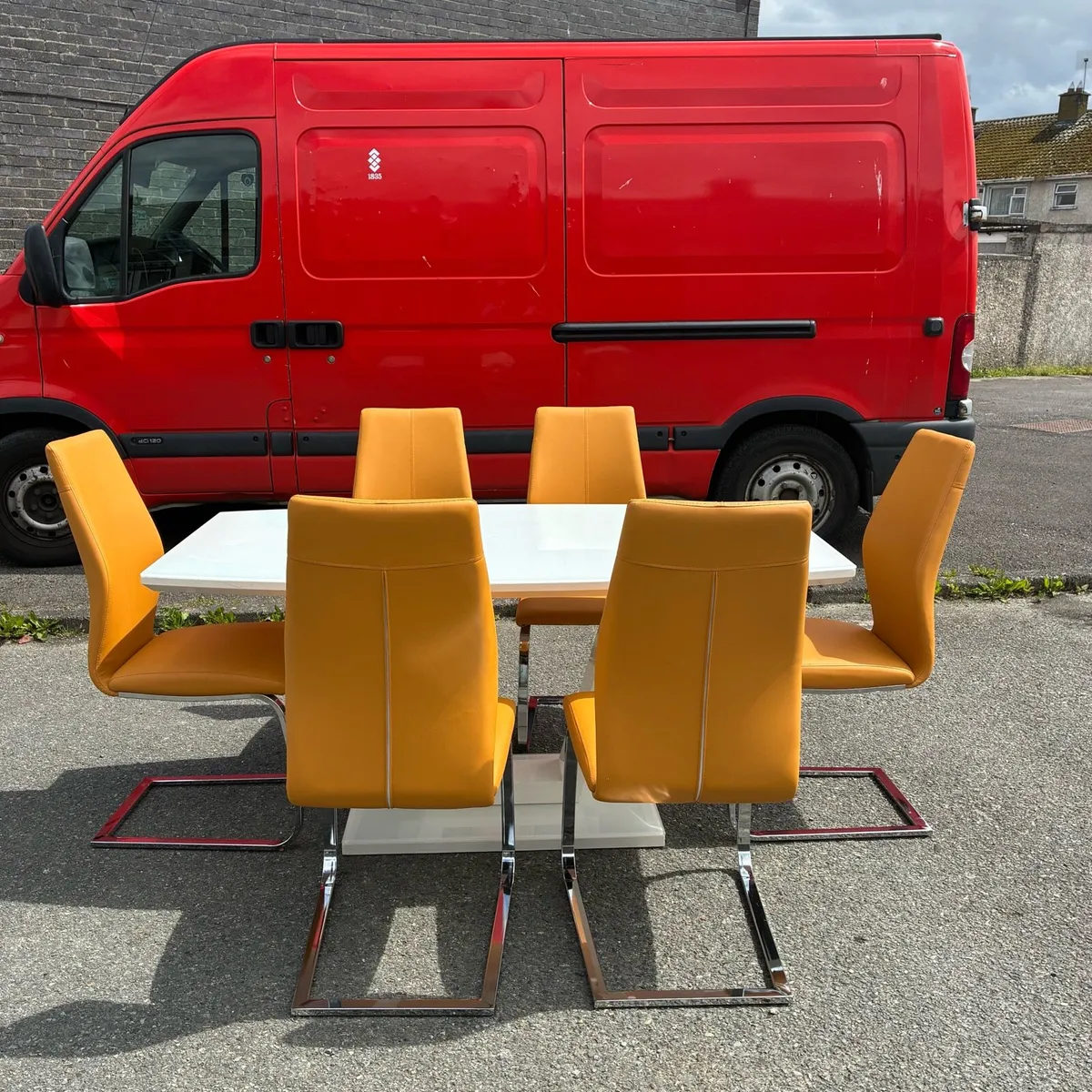 Fab! White high Gloss Table & 6 V. comfy Chairs - Image 1