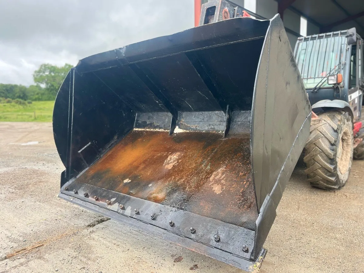 ⚫️Manitou Grain Bucket⚫️ - Image 1