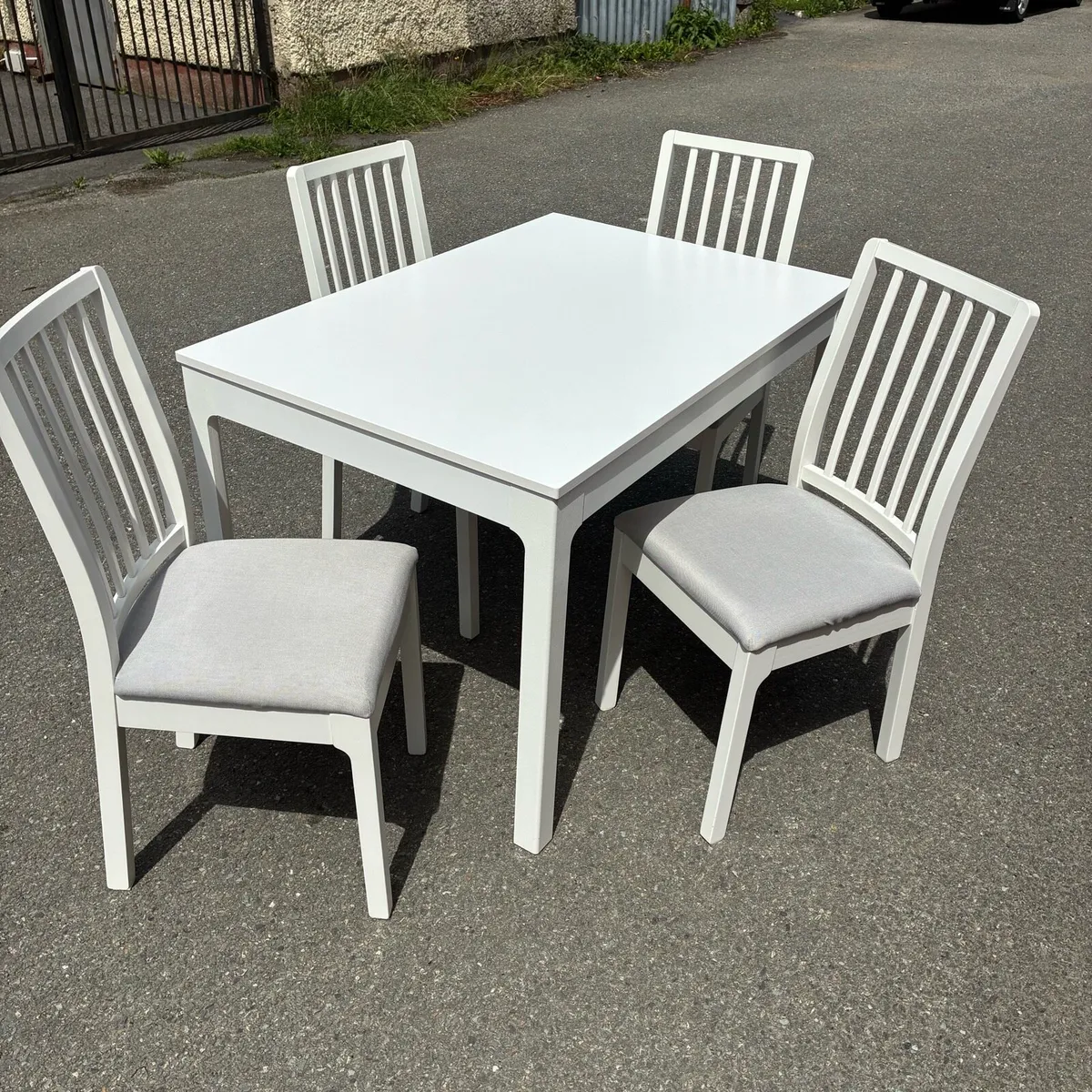Like New Lovely white table and Chairs - Image 1