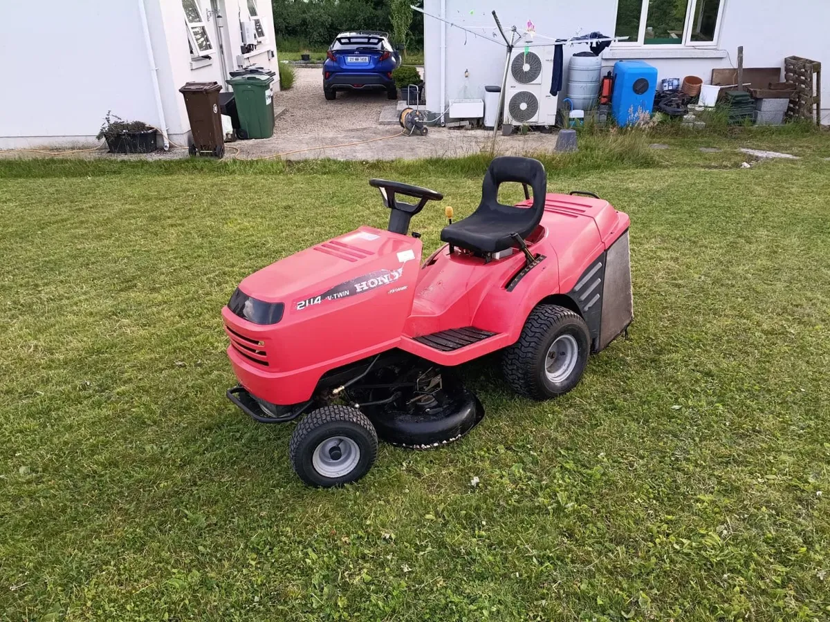 Honda Ride On Mower - Image 1