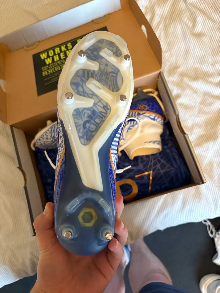 Nike Cr7 football boots - Image 2
