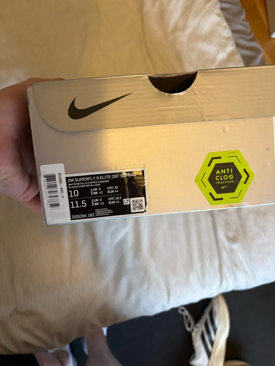 Nike Cr7 football boots - Image 4