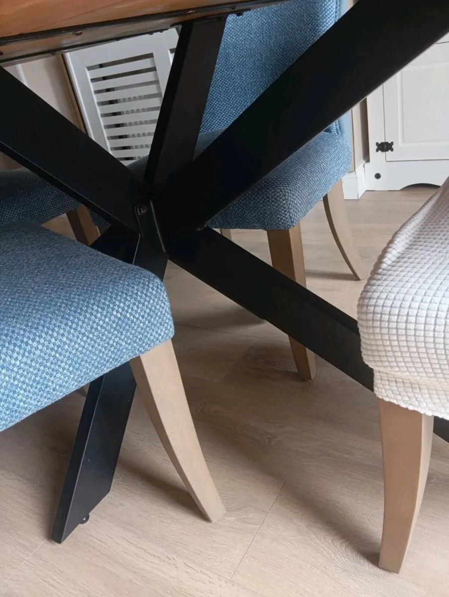 Kitchen table and 4 chairs - Image 2
