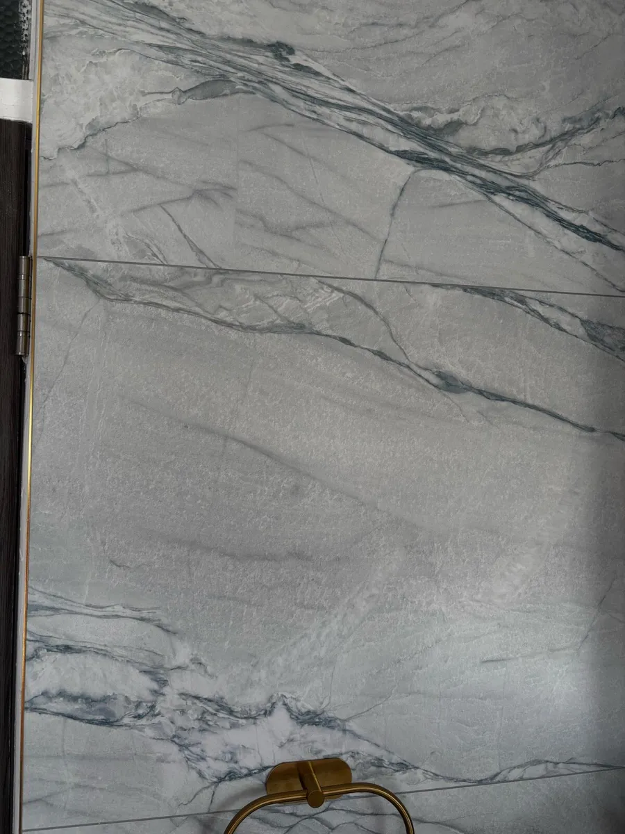 Bathroom tiles - Image 1