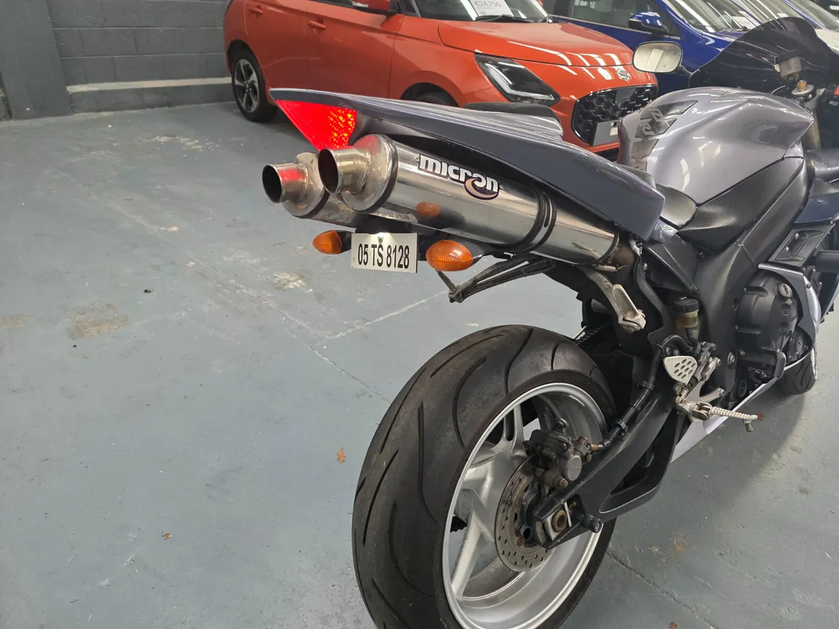 YAMAHA R1 2005 - Image 4