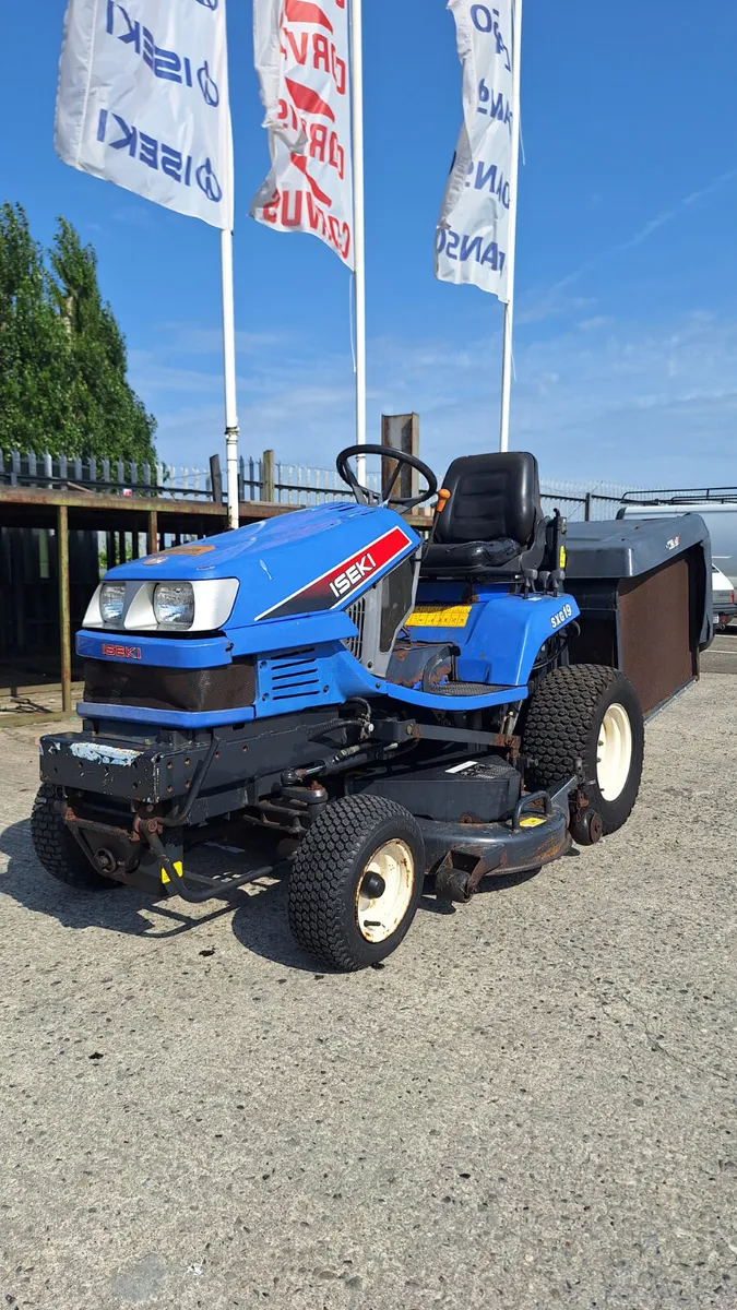 Iseki SXG19 low dump ride on mower - Image 2