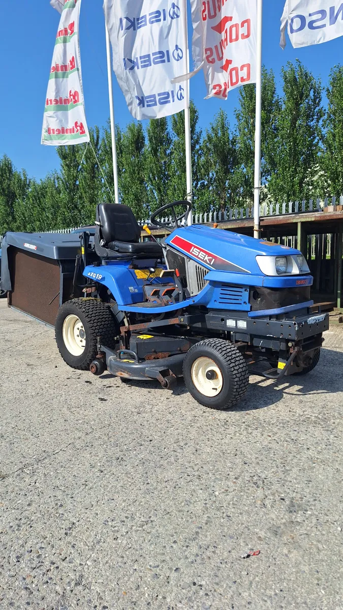 Iseki SXG19 low dump ride on mower - Image 1