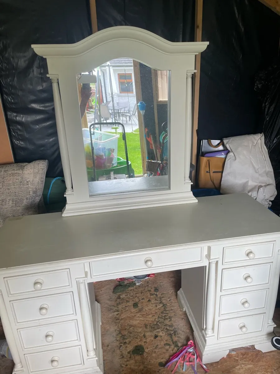 Dressing table - Image 2